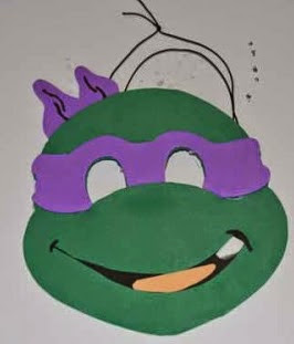 http://manualidadesreciclables.com/15919/antifaz-con-forma-de-cara-de-las-tortugas-ninjas
