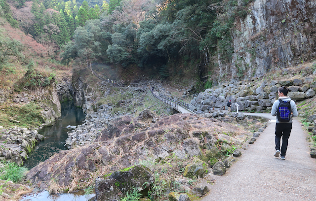 How to go to Takachiho Gorge