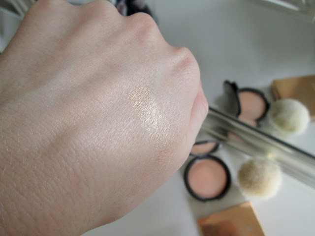 Becca Cosmetics Highlight Powder in the color Champagne Pop applied on face