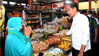 Presiden Jokowi Tinjau Aktivitas Perdagangan di Pasar Sentul