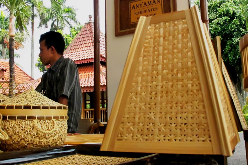 Ini 5 Kerajinan  yang  Dapat Dibuat Dengan Anyaman  Bambu 