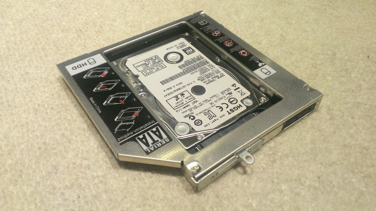 Festplatte im Second HDD Caddy  einbauen