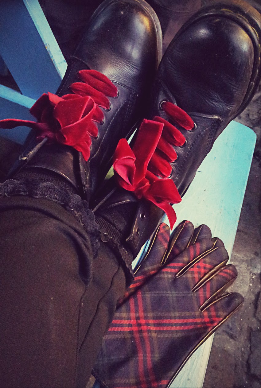 plaid+gloves