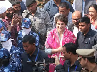 priyanka-gandhi-reaches-varanasi