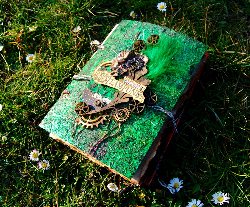 http://colombinka.blogspot.cz/2015/03/botanical-steampunk.html