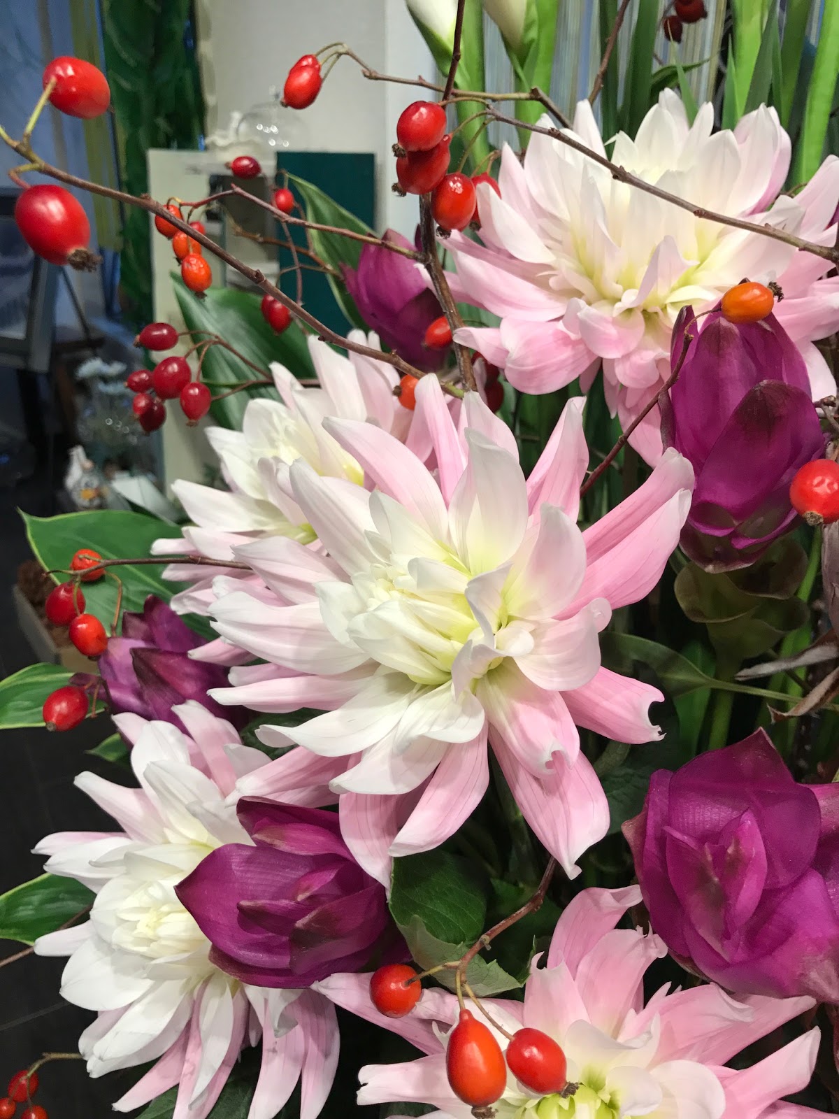 ピンクのダリアが素敵です 葉織 Haori Flowers 新宿区のお花屋さん