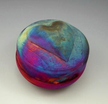 raku box, round, heart motif