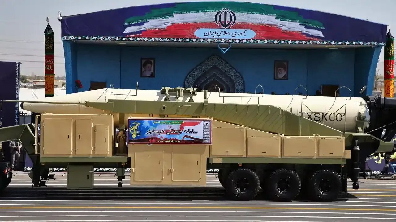 البحرية الإيرانية تحصل على صواريخ كروز جديدة ومروحيات متطورة مع تصاعد التوترات الإقليمية