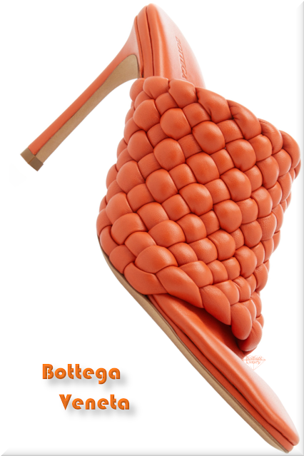♦Bottega Veneta orange Curve mules #bottegaveneta #shoes #pantone #orange #brilliantluxury