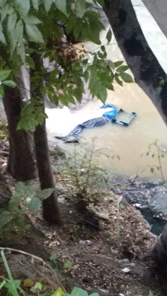 Encuentran un cadáver en el interior del Río Atoyac, Tepatlaxco sobre la carretera federal México-Puebla