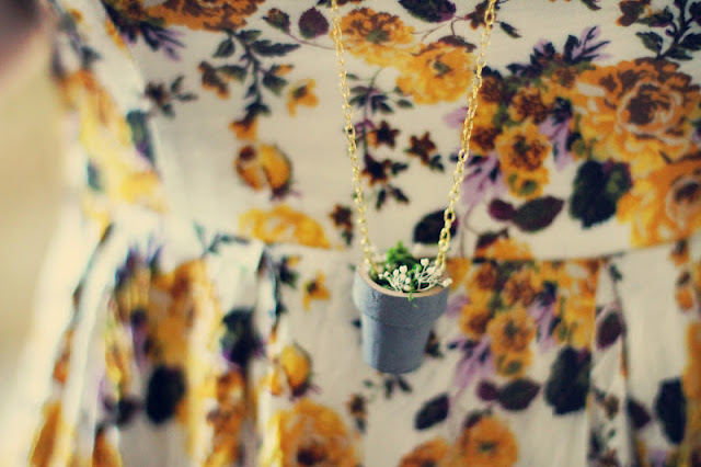 awesome flower pot ideas Mini Flower Pot Necklace | 640 x 426