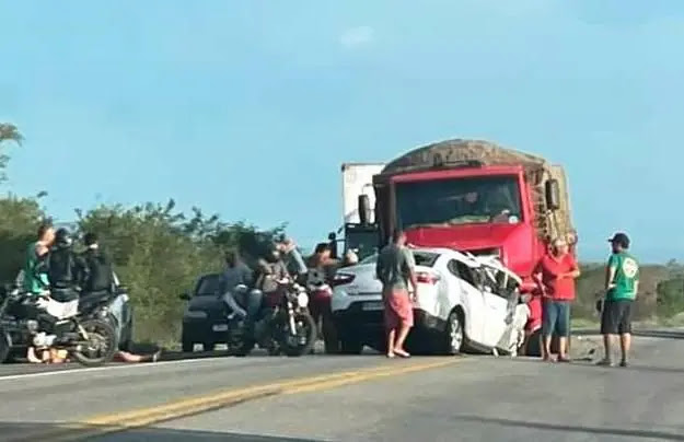 Colisão na BR 116 próximo ao Bar Coité deixa mãe e filha mortas e neta ferida