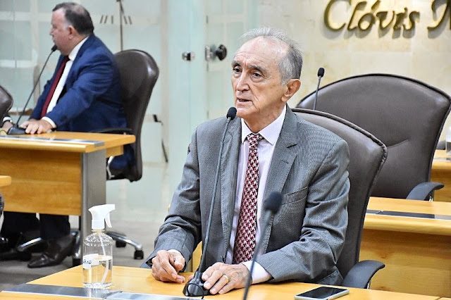 Getúlio Rêgo registra insatisfação de não estar sendo aprovada a implantação do piso salarial dos professores nos moldes do que foi estabelecido pela Governo Federal