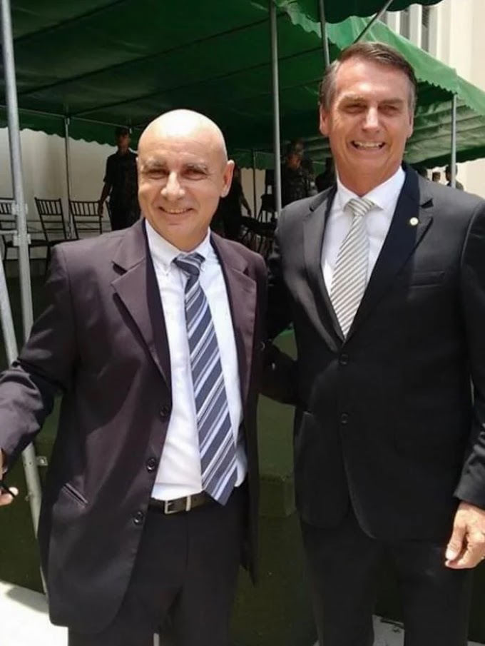 Fabrício Queiroz faz Pix de R$ 10 para 'vaquinha' de Bolsonaro