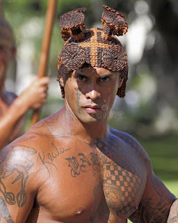 Homossexualidade nas Ilhas do Pacífico - Homossexualidade no Havaí - Homem guerreiro havaiano nu - Naked hot muscle Hawaiian warrior man