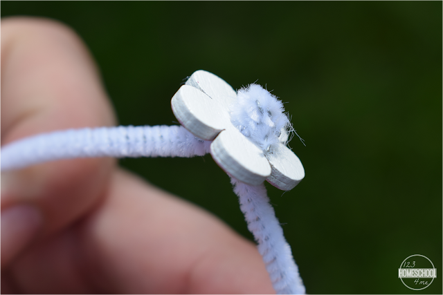 twist-together-two-pipe-cleaners-to-make-crown