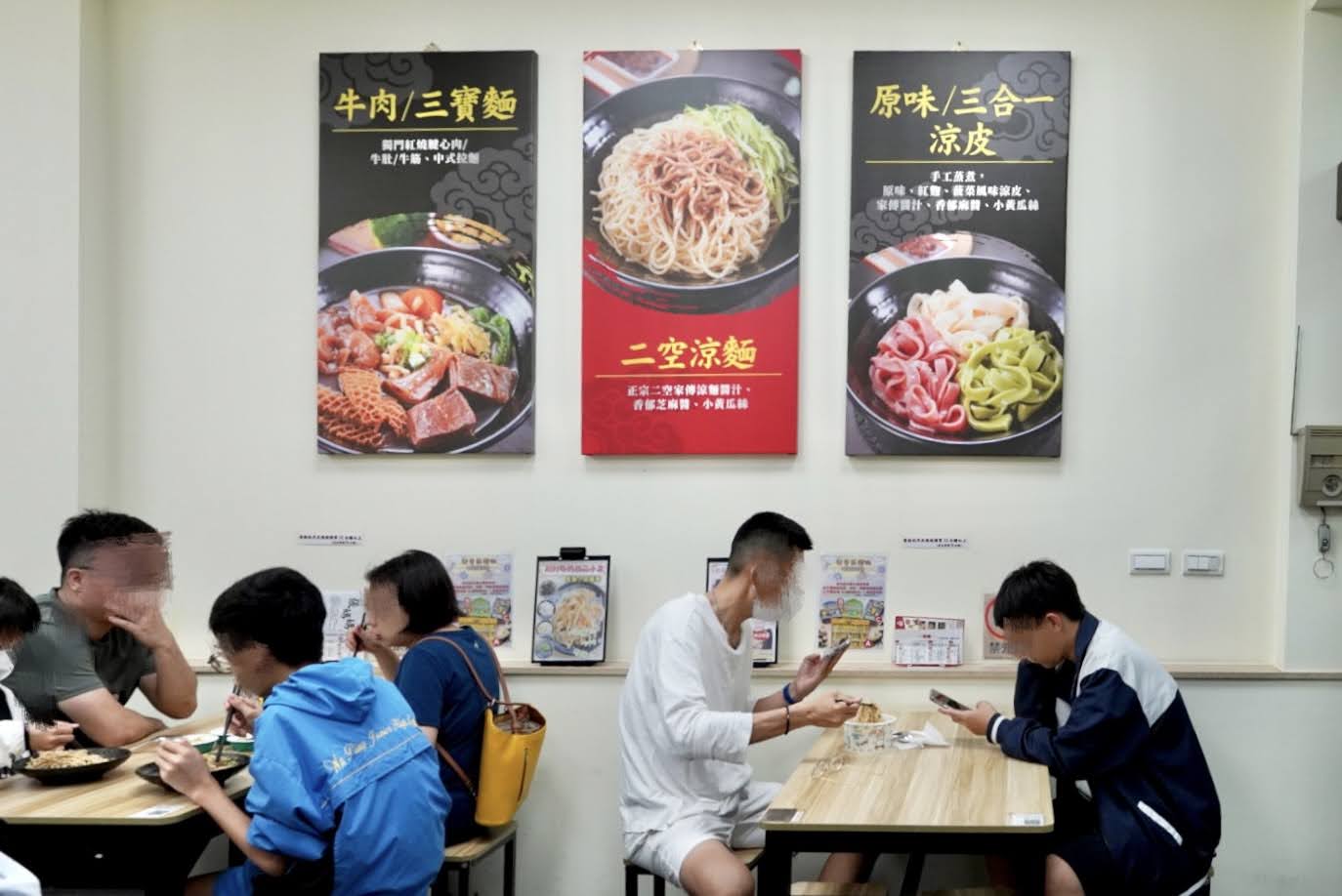 台南安平美食 ｜玉芳張媽媽麵食館 ｜真材實料的牛舌炒餅、嗆鍋麵！傳承超過一甲子的正宗二空涼麵