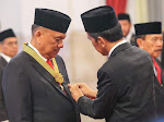 Gubernur Olly Dondokambey Terima Bintang Jasa Utama dari Presiden Jokowi