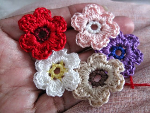 https://www.etsy.com/listing/230171526/crochet-flowers-45-piece-tiny-handmade?ref=shop_home_active_1