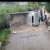 Se vuelca camión cargado de arena en La Guázara, Barahona