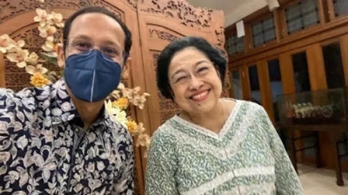 Ketum PDIP Megawati Soekarnoputri bertemu dengan Mendikbud Nadiem Makarim di tengah isu reshuffle kabinet.