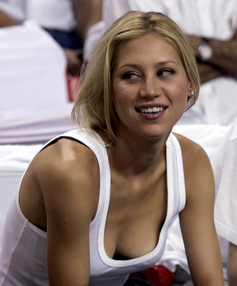 ANNA KOURNIKOVA HOT LOOKS