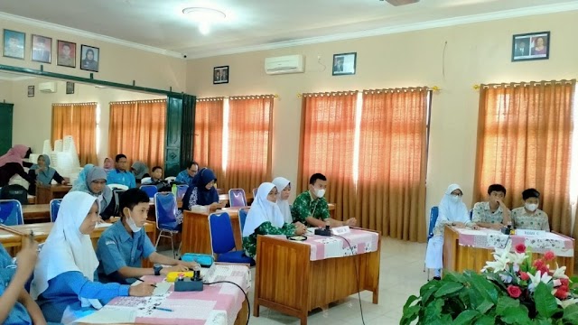 Tim LCC Mapel SMP Mudacil Juara 1 Tingkat Kecamatan Cilacap Utara
