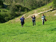 Travessant els prats de sota de Can Carriel Travessant els prats de sota de Can Carriel