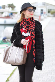 Rolling stones logo sweater, le streghe faux fur, Zara lips scarf, Gucci joy bag, Fashion and Cookies, fashion blogger