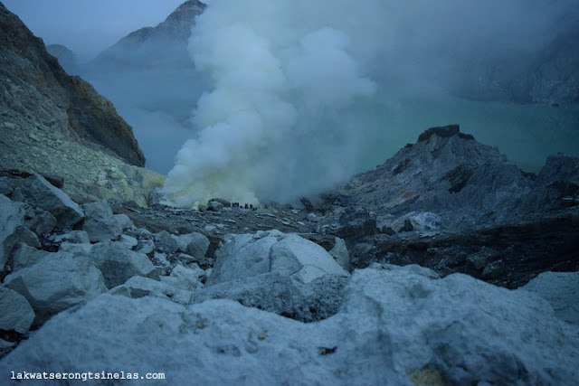 GUIDE TO THE ELECTRIC BLUE FLAMES OF KAWAH IJEN