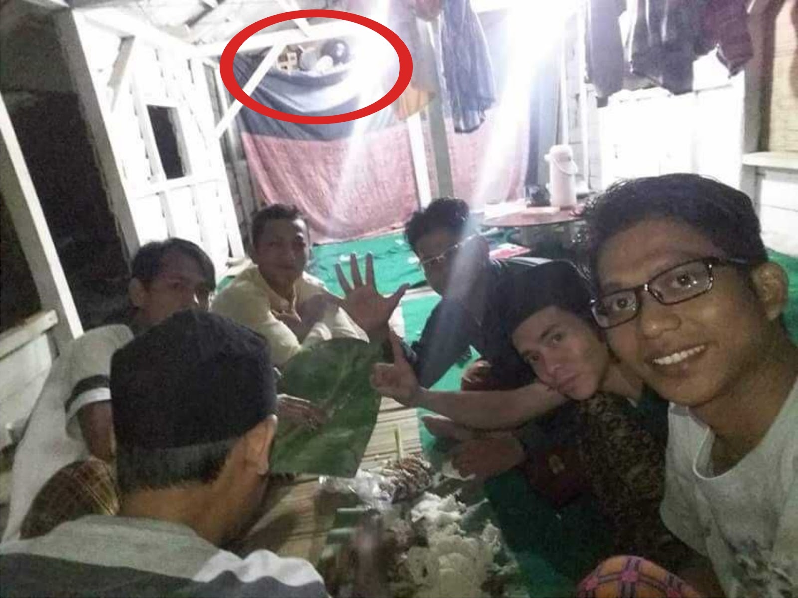 Foto Penampakan Pocong Dan Kuntilanak