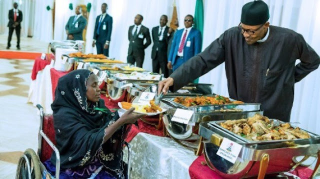 EXTRA: Buhari ends Ramadan feasts by personally serving food to IDPs, hairdressers