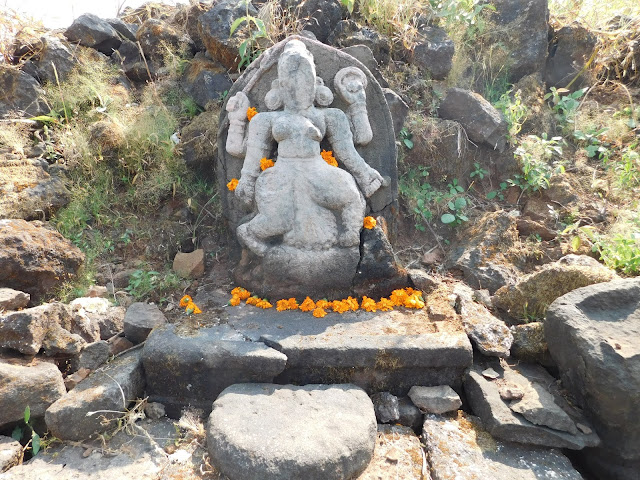 जीवधन गडावरील जिवाई देवीची मूर्ती