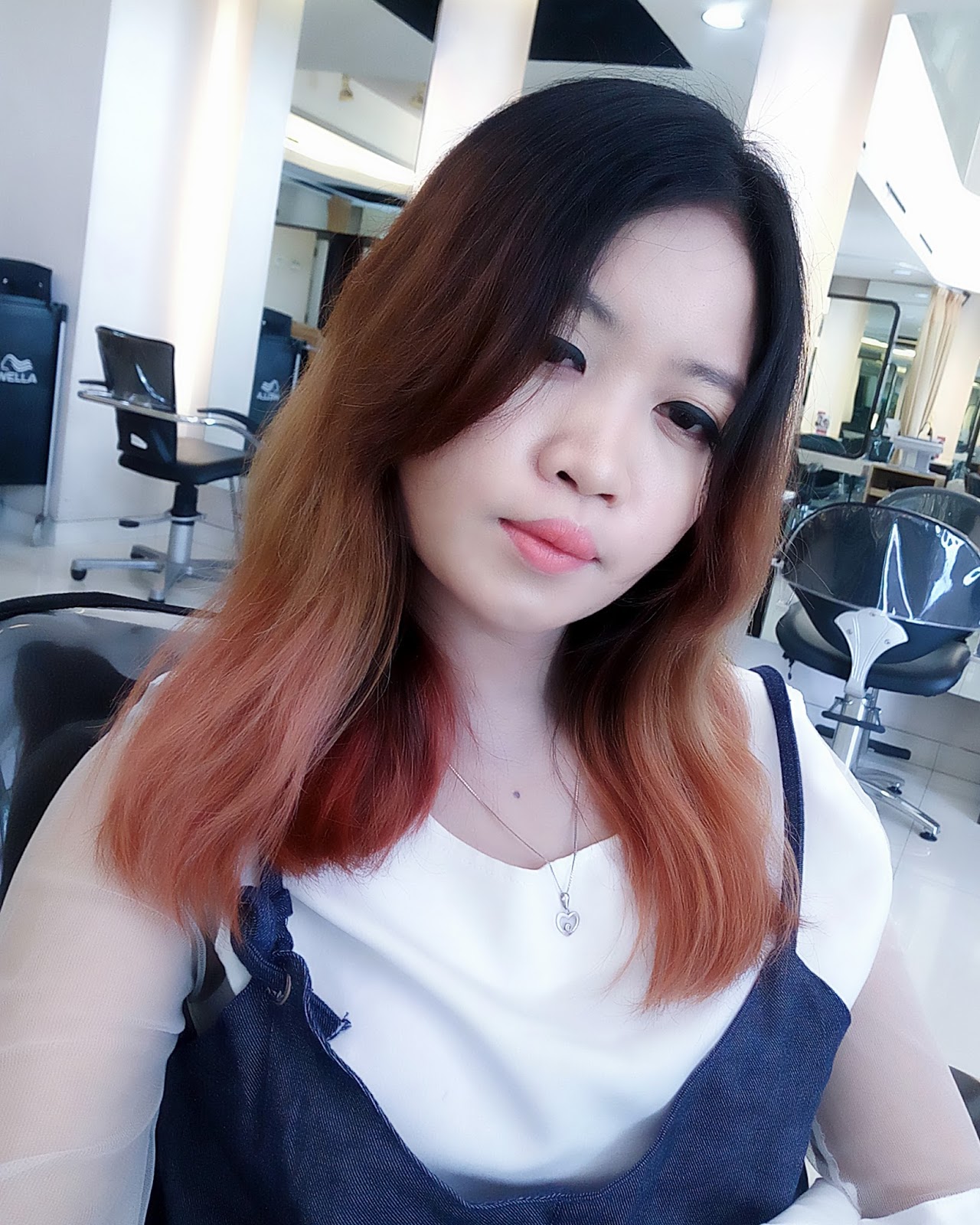 Trus aku berencana untuk coloring rambut aku tapi masih bingung mau pilih warna apa Aku kepikiran buat ganti warna ke warna warna yang cenderung gelap