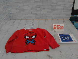 中古品　子供服　９５㎝　GAP　レッド×スパイダーマンプリント　プルオーバー　４９８円