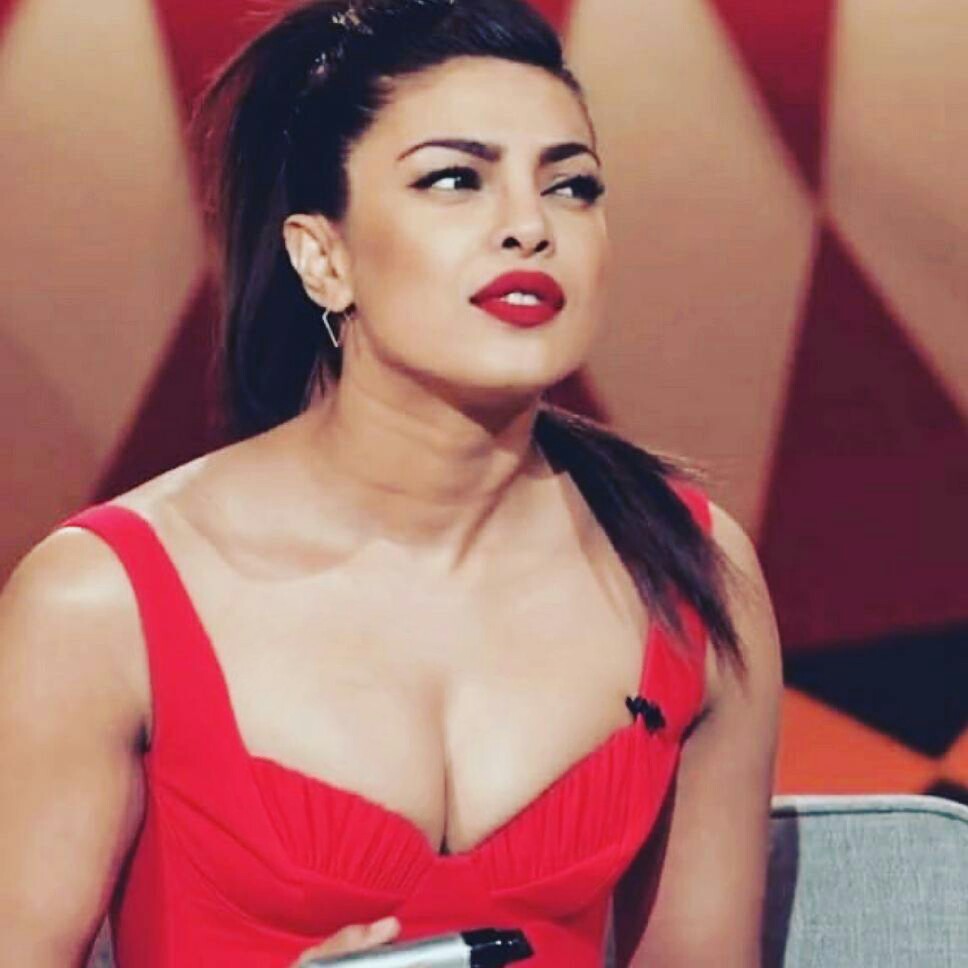Priyanka chopra hot cleavage show
