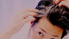 علاج الشعر الأبيض المبكر نهائيا | 6 عادات شائعة تعمل علي شيب و تبيض و سقوط الشعر بسرعة جدا