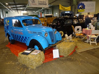 2017.09.23-068 Renault Juvaquatre Lustucru 1952