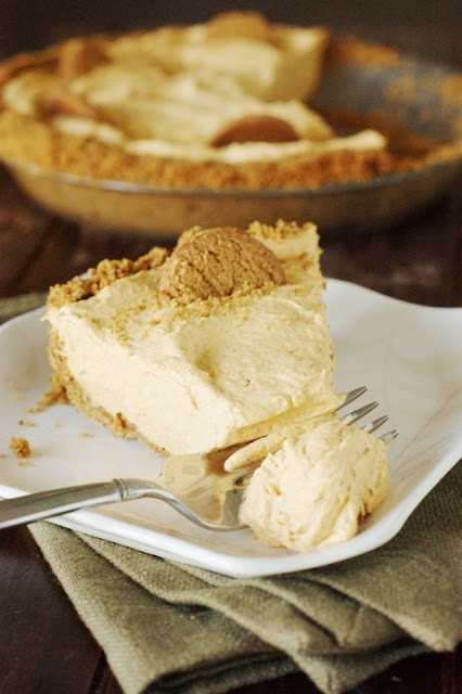 Creamy Pumpkin Mousse Pie with Gingersnap Crust  AD  www.thekitchenismyplayground.com