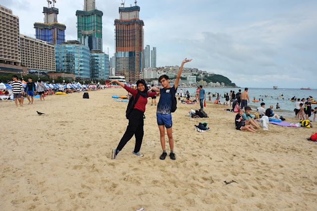 KOREA BUSAN HAEUNDAE BEACH CURITAN AQALILI 