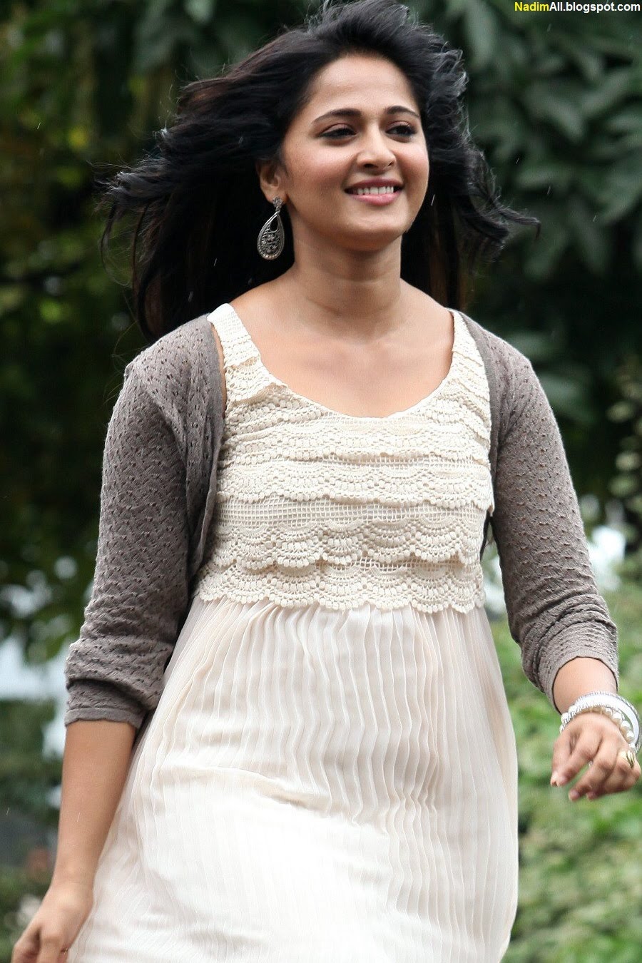 anushka-shetty-hot-2013