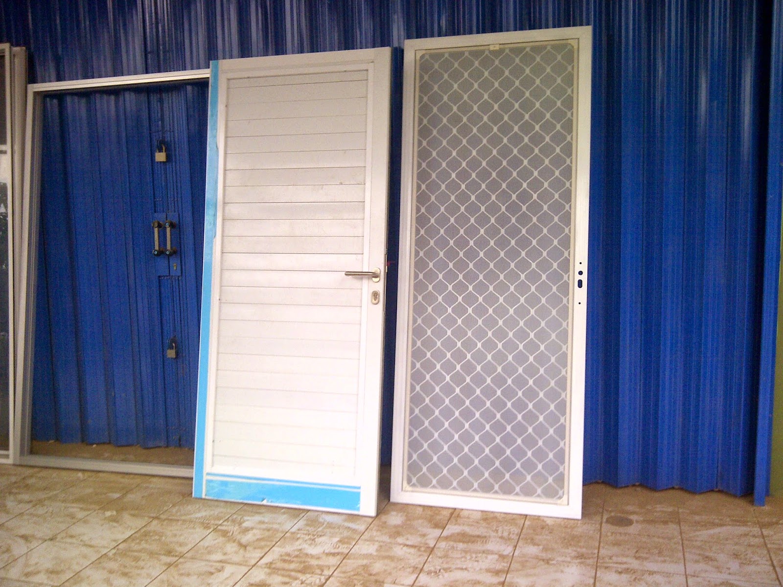 Jaya Specialist aluminium  dan kaca pintu  kawat  nyamuk  
