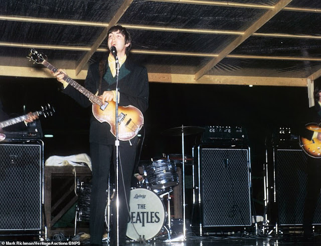 Paul McCartney el 21 de agosto de 1966 Busch Stadium in St Louis, Missouri