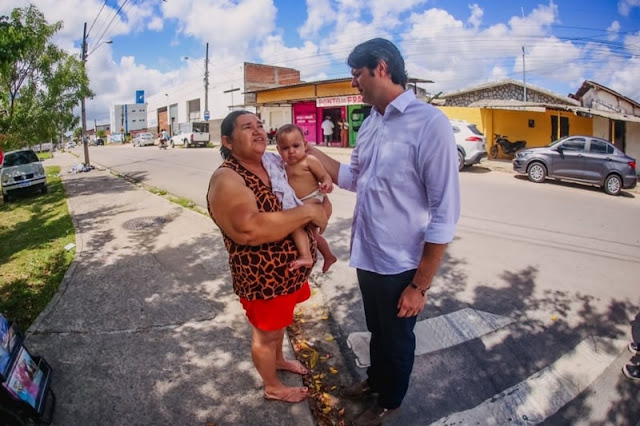 Leo Bezerra visita obras de feira, escola e pavimentação