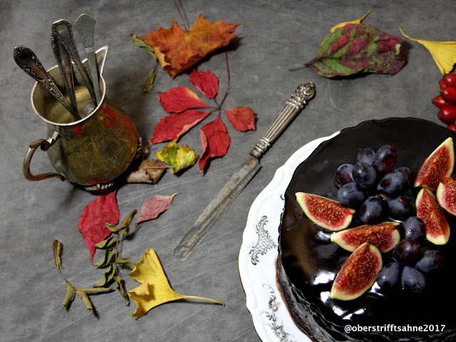 Torte mit Quitten, Schokolade, Walnuss, Sahne, Feigen