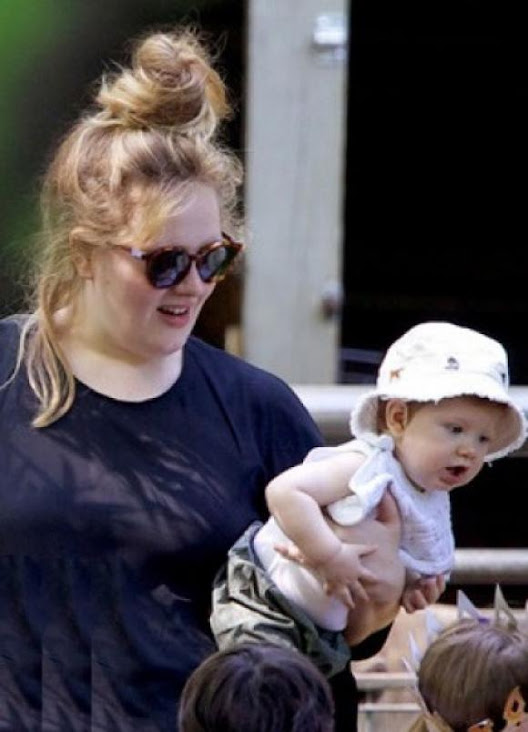 Adele muestra a su hijo públicamente 