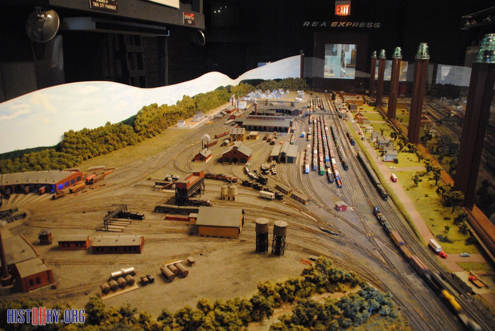 Train and stuff: Topic Model train layouts in ohio