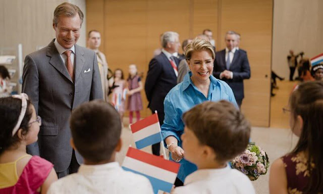 The International School Edward Steichen is a new International Accredited European School. Maria Teresa wore a blue silk shirt