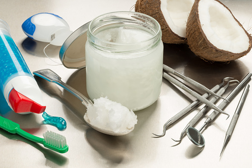 Oil pulling method for teeth whitening