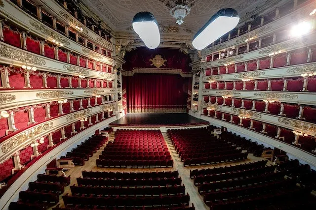 Travel tips when attending an opera in Italy